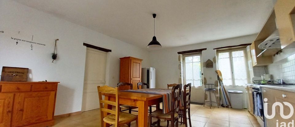 Village house 7 rooms of 164 m² in La Rochénard (79270)