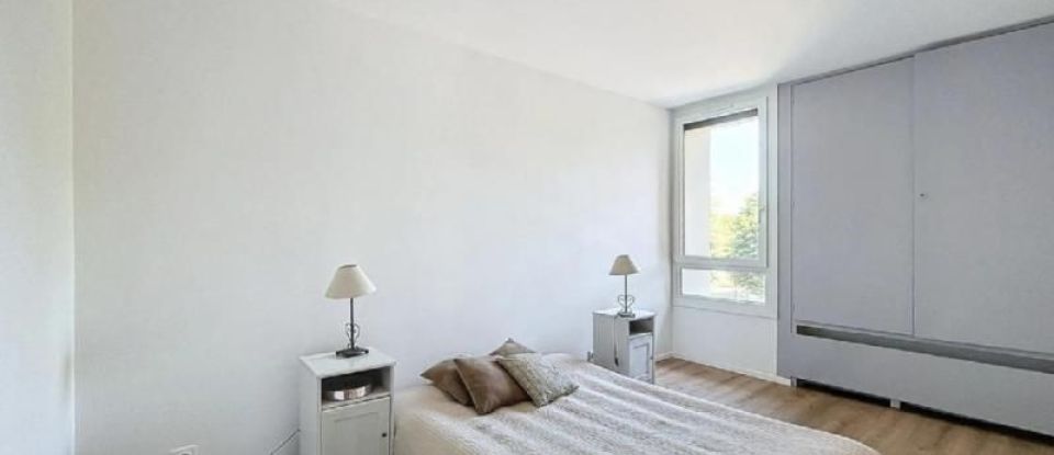 Apartment 4 rooms of 84 m² in Élancourt (78990)