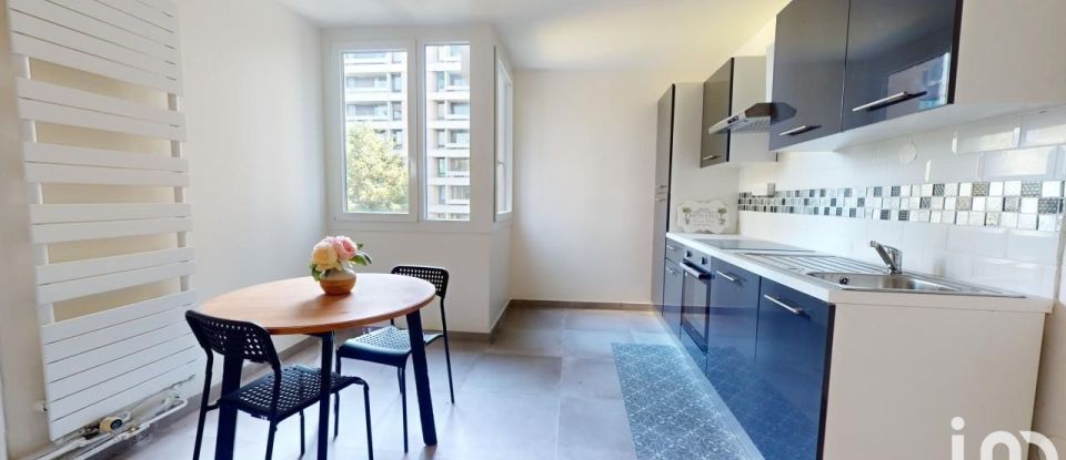 Apartment 4 rooms of 84 m² in Élancourt (78990)