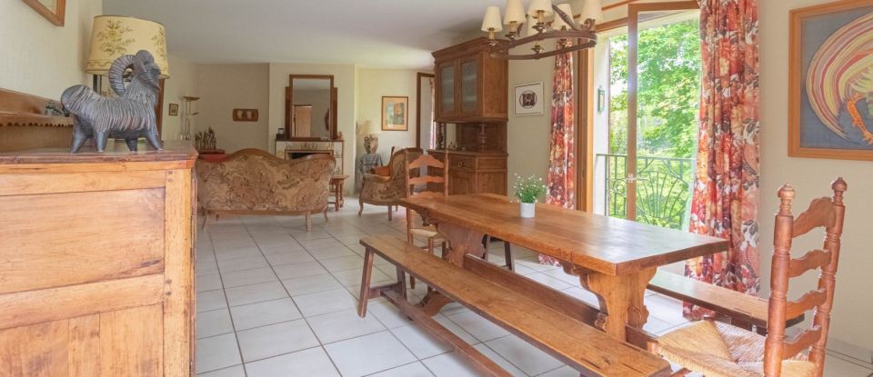 House 7 rooms of 205 m² in Maurepas (78310)