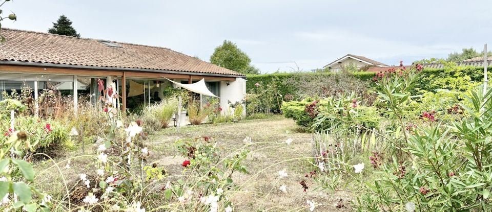 Traditional house 5 rooms of 150 m² in Ambarès-et-Lagrave (33440)