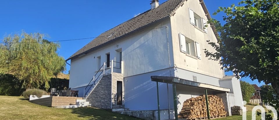 House 8 rooms of 240 m² in Carlat (15130)