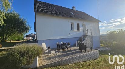 House 8 rooms of 240 m² in Carlat (15130)