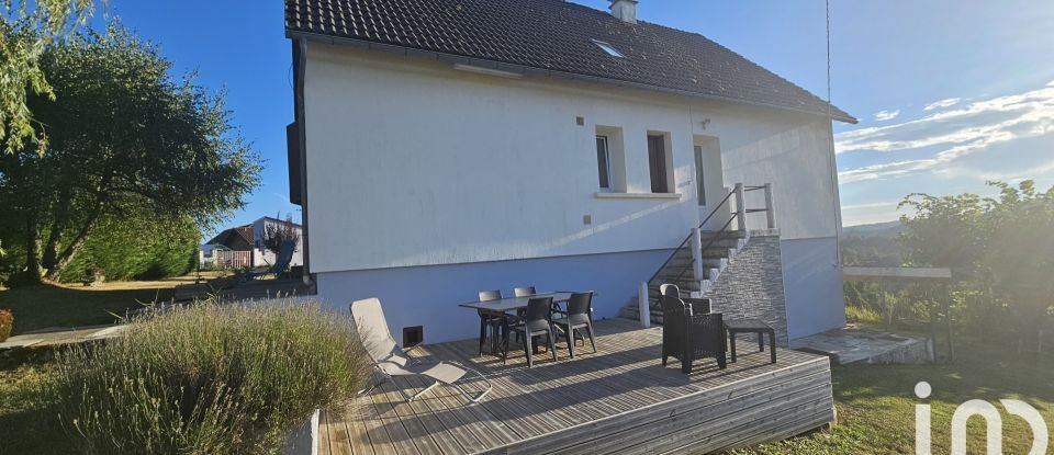 House 8 rooms of 240 m² in Carlat (15130)