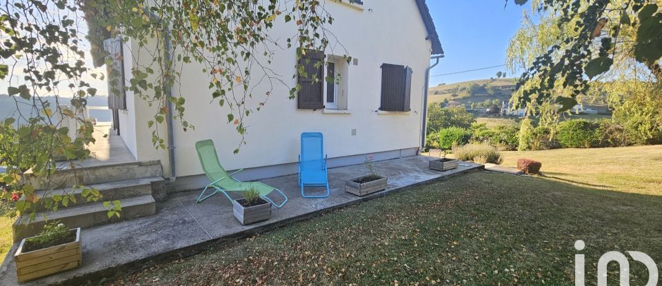 House 8 rooms of 240 m² in Carlat (15130)