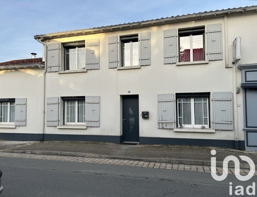 House 6 rooms of 142 m² in La Ronde (17170)