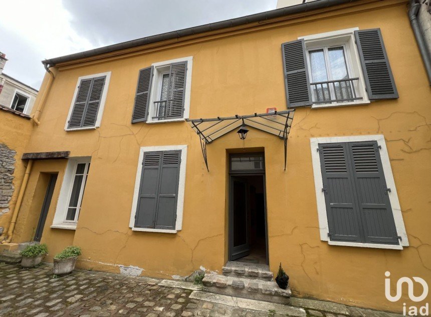 House 7 rooms of 161 m² in Saint-Denis (93200)