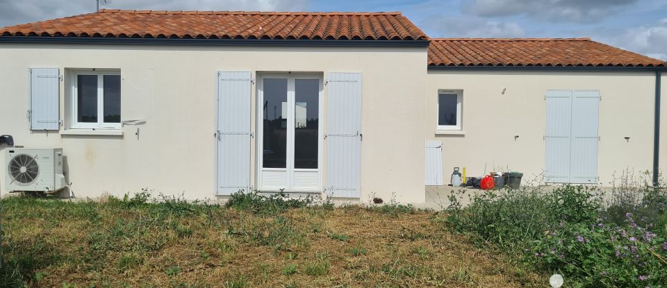 Traditional house 4 rooms of 92 m² in Le Gué-d'Alleré (17540)