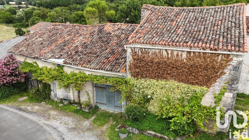 Barn conversion 1 room of 190 m² in Saint-Amant-de-Boixe (16330)