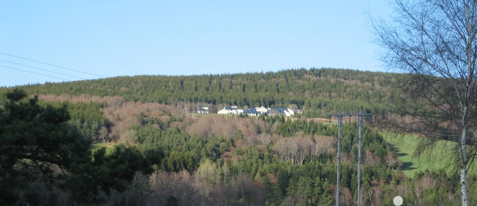 Block of flats in Clavières (15320) of 3,006 m²