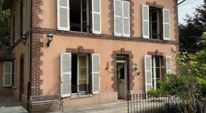 House 7 rooms of 200 m² in L'Isle-Adam (95290)