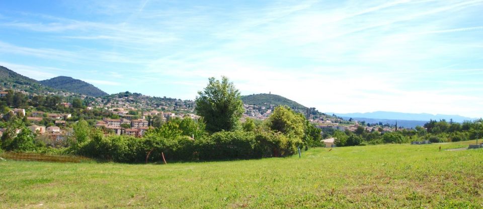 Land of 883 m² in Manosque (04100)