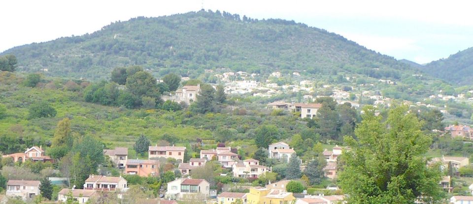 Land of 727 m² in Manosque (04100)