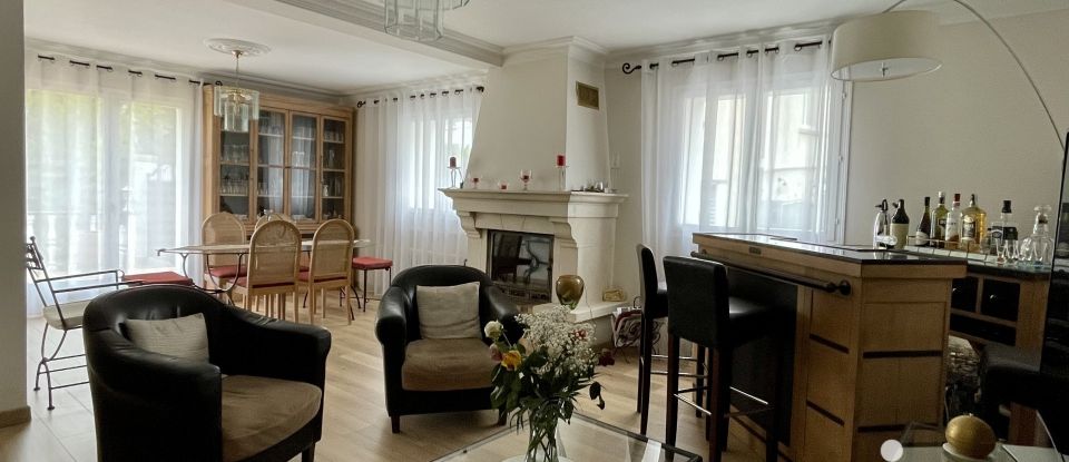 House 6 rooms of 118 m² in Neuilly-Plaisance (93360)