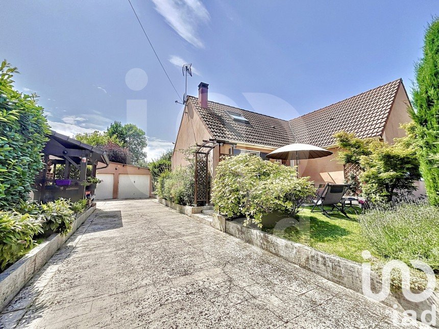 House 7 rooms of 108 m² in Champigny-sur-Marne (94500)