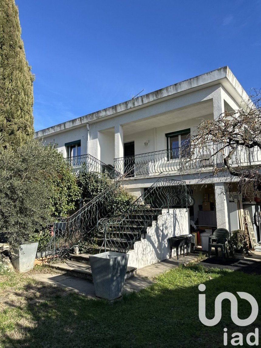 Maison 7 pièces de 215 m² à Oraison (04700)