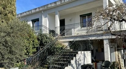 Maison 7 pièces de 215 m² à Oraison (04700)