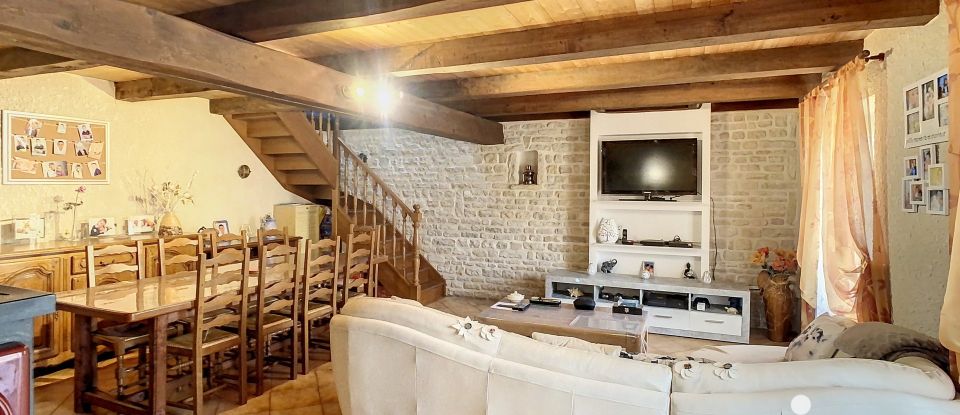 Village house 4 rooms of 93 m² in Saint-Christophe (17220)