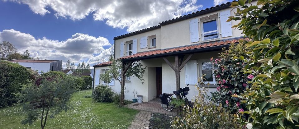 Maison traditionnelle 5 pièces de 124 m² à Basse-Goulaine (44115)