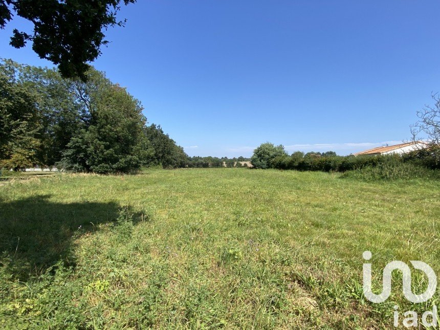 Land of 1,245 m² in Vendrennes (85250)