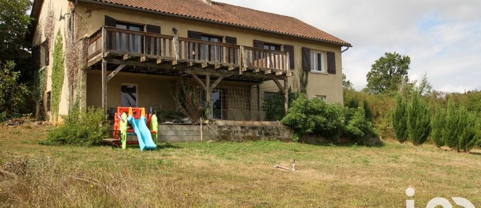 Maison 8 pièces de 199 m² à Le Buisson-de-Cadouin (24480)