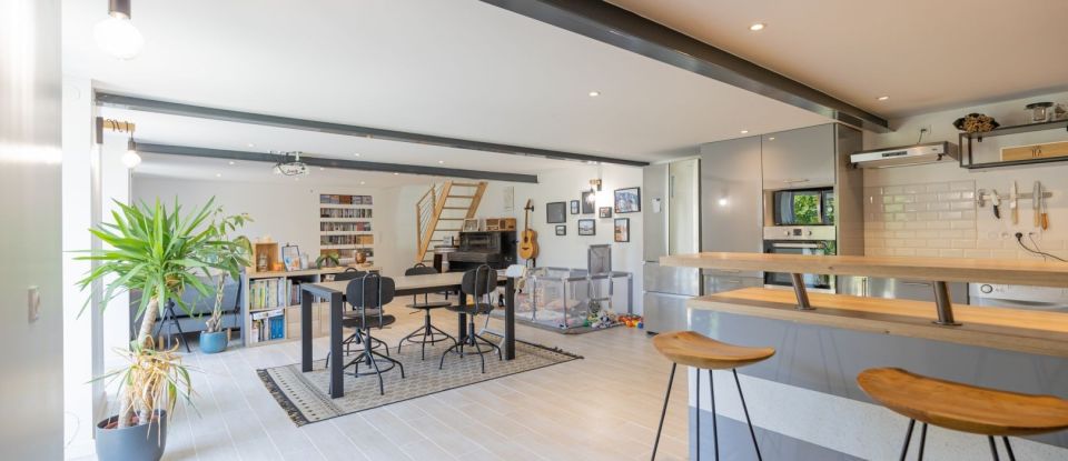 Maison 4 pièces de 174 m² à Ambarès-et-Lagrave (33440)