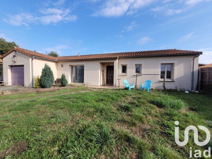 Maison 4 pièces de 111 m² à Parthenay (79200)