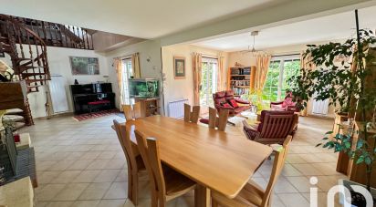 Traditional house 6 rooms of 172 m² in Saint-Sauveur-sur-École (77930)