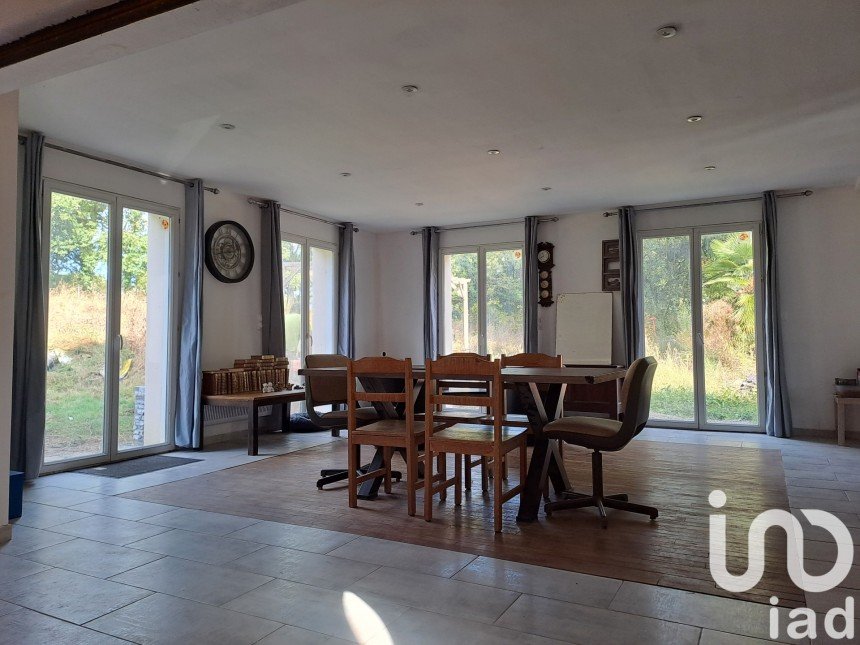 Country house 4 rooms of 130 m² in Loireauxence (44370)