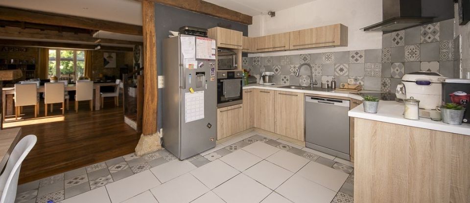 Maison 5 pièces de 220 m² à Villeneuve-de-Marsan (40190)