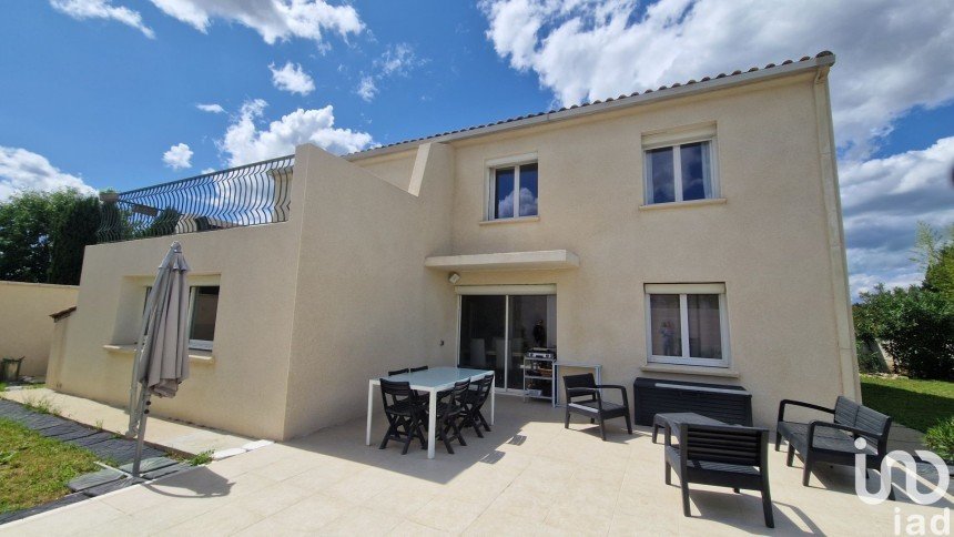 House 7 rooms of 176 m² in Caissargues (30132)