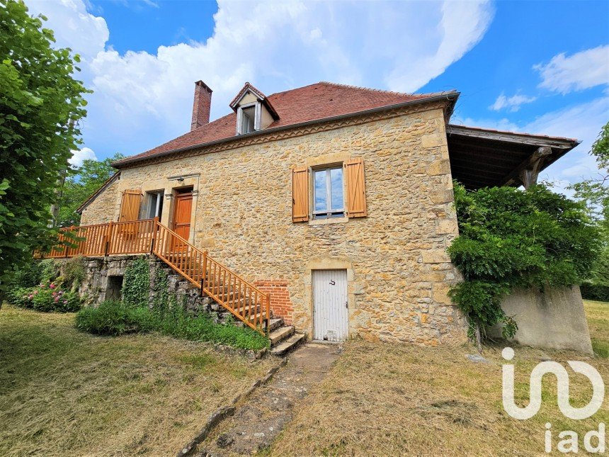 Maison traditionnelle 7 pièces de 145 m² à Saint-Céré (46400)