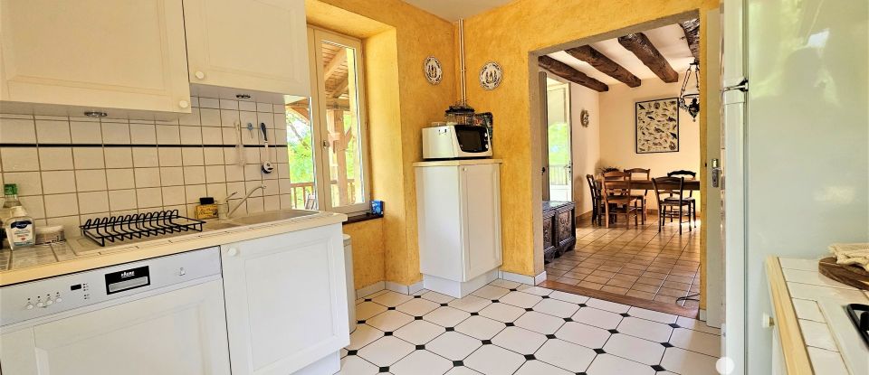 Traditional house 7 rooms of 145 m² in Saint-Céré (46400)