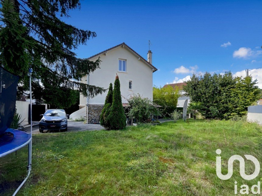 Maison traditionnelle 6 pièces de 132 m² à Montfermeil (93370)