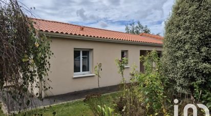 Pavilion 6 rooms of 147 m² in Moncoutant (79320)