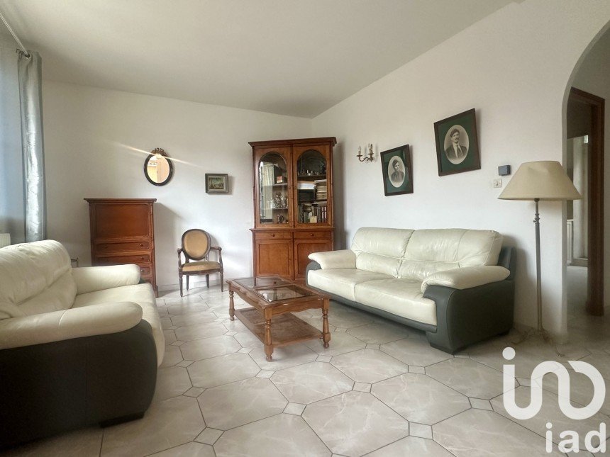 Traditional house 5 rooms of 160 m² in Narbonne (11100)