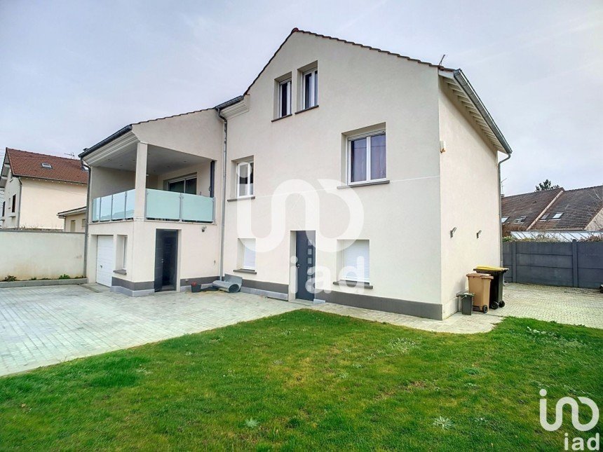 Maison 7 pièces de 195 m² à Gretz-Armainvilliers (77220)