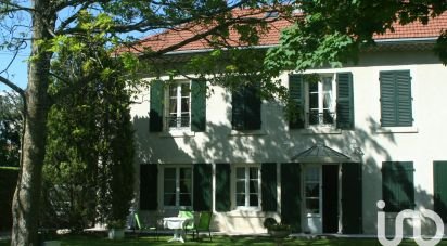 Mansion 8 rooms of 206 m² in Montélimar (26200)