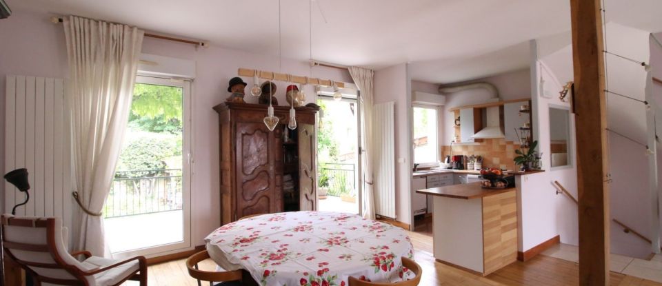 Traditional house 6 rooms of 160 m² in Fresnes (94260)