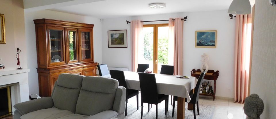 House 6 rooms of 130 m² in La Celle-les-Bordes (78720)