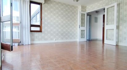 Apartment 3 rooms of 65 m² in Les Ulis (91940)