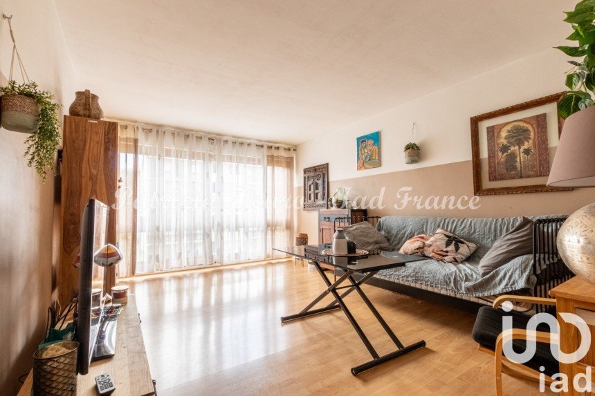 Apartment 3 rooms of 68 m² in Ris-Orangis (91130)