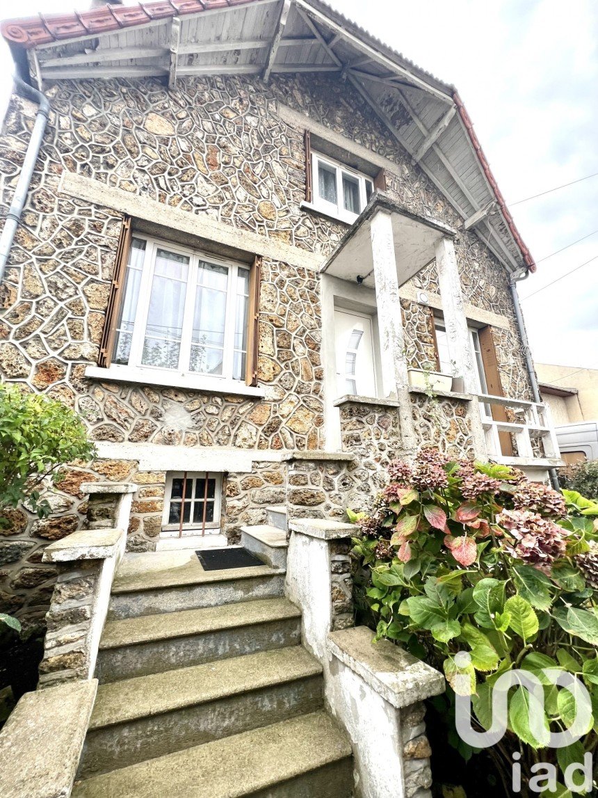 Maison traditionnelle 6 pièces de 110 m² à Stains (93240)