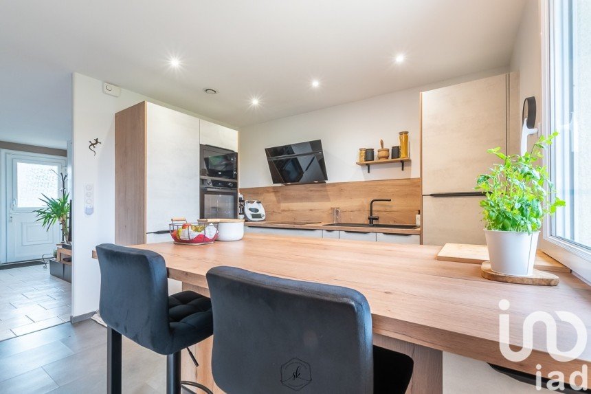 Maison 6 pièces de 103 m² à Monneren (57920)