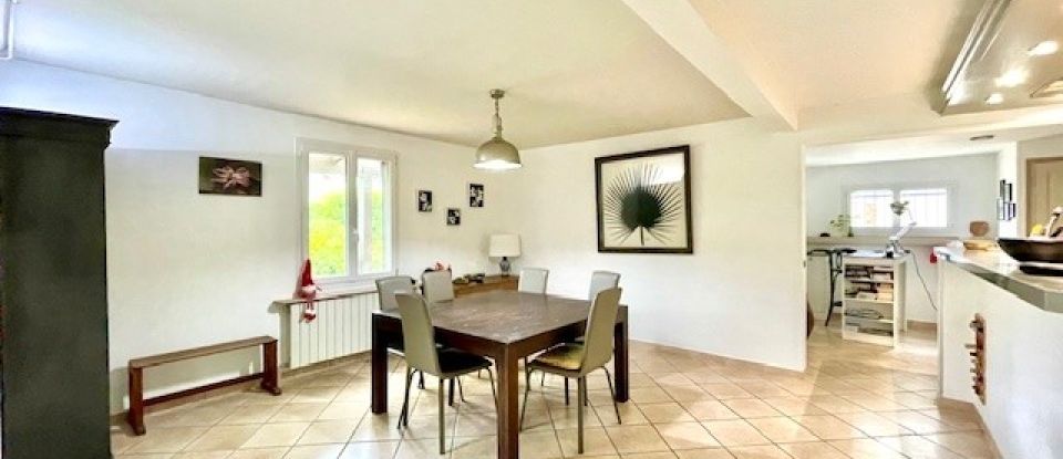 House 6 rooms of 176 m² in Claye-Souilly (77410)