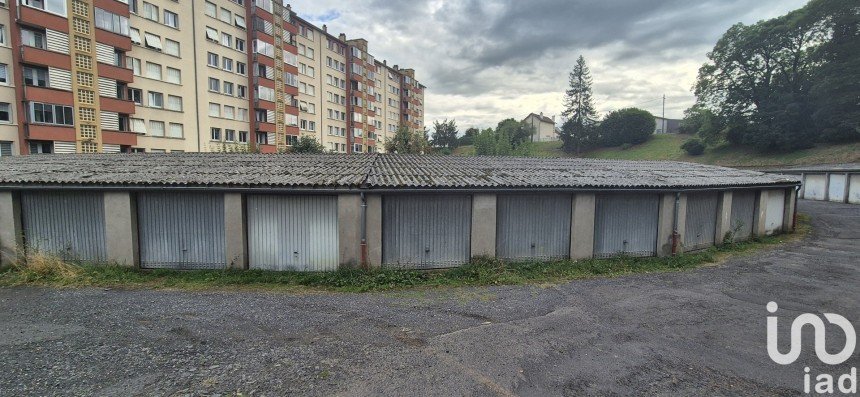 Parking of 570 m² in Aurillac (15000)