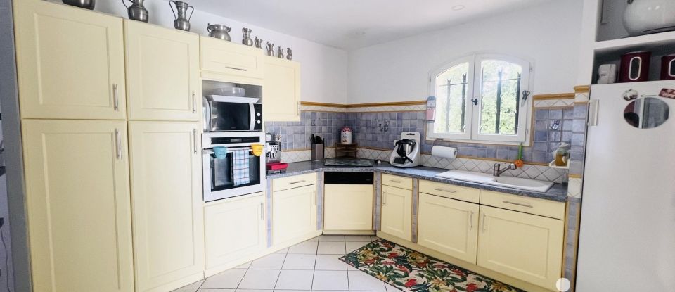 Traditional house 5 rooms of 95 m² in Rocbaron (83136)