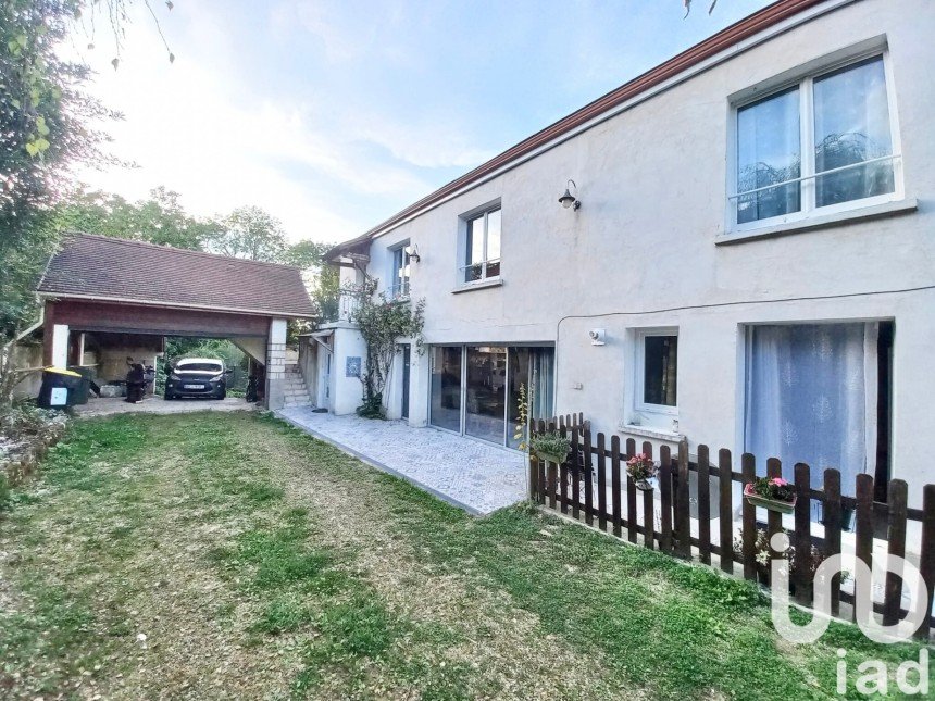 Maison 9 pièces de 240 m² à Villiers-sur-Morin (77580)