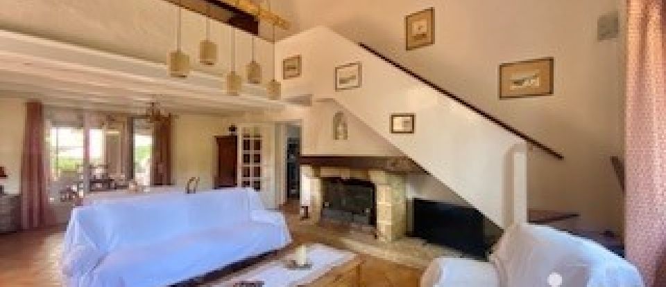 Traditional house 5 rooms of 144 m² in Fayence (83440)