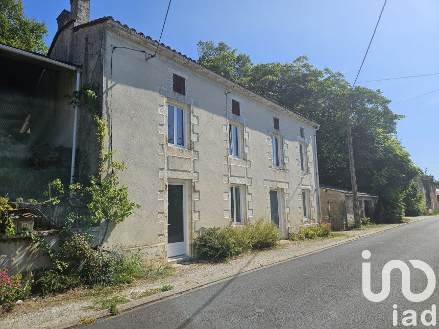 Village house 5 rooms of 130 m² in Vouharte (16330)